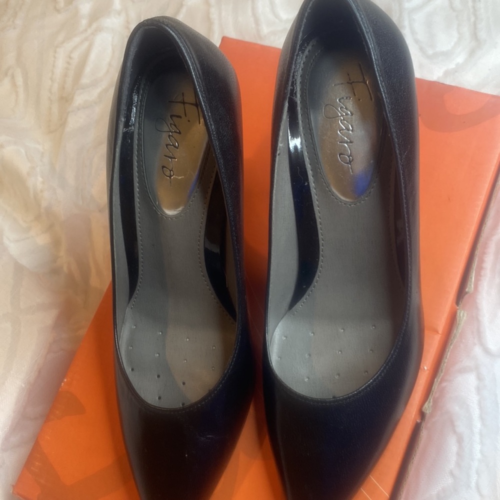 Black heels . Size 5.5 women